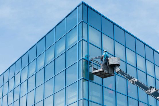 Fenster außen reinigen mit Steiger